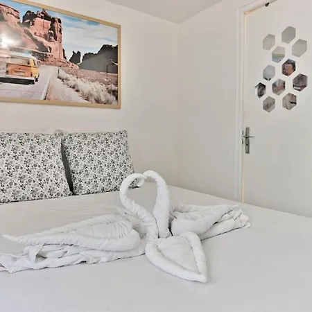 Proche Canal Saint Martin *